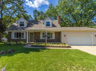 832 Alpine Trl, Fenton, MI 48430