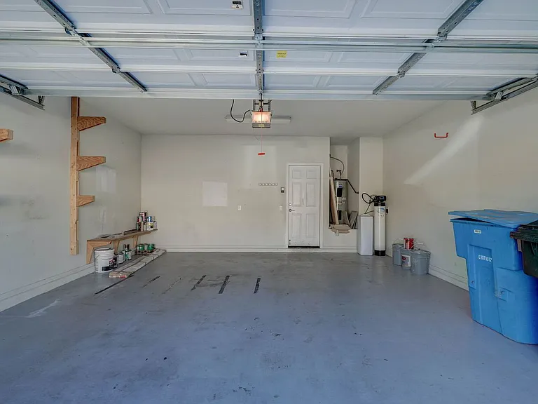 2143 W Marconi Ave — Photo 23