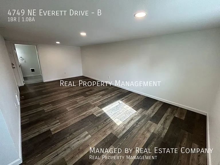 4749 NE Everett Dr #B — Photo 8