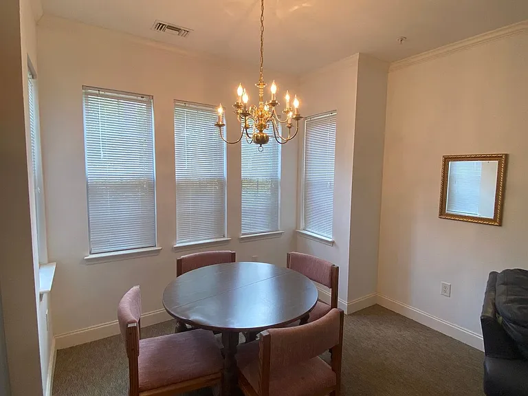 Hillcrest Apartments — Photo 20