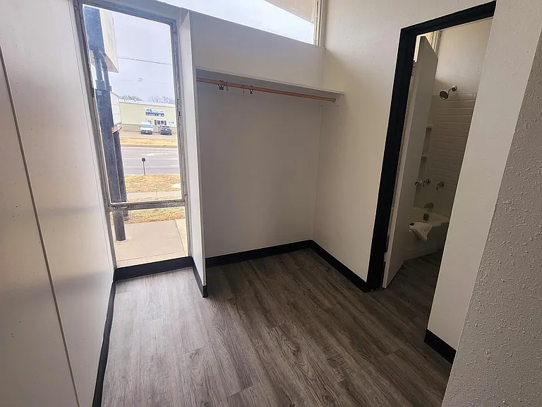 217 S Broadway Blvd — Photo 17