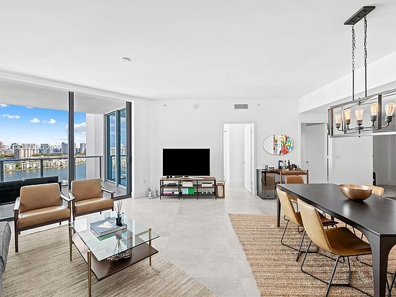 3rd image of 17111 Biscayne Blvd Unit 2103