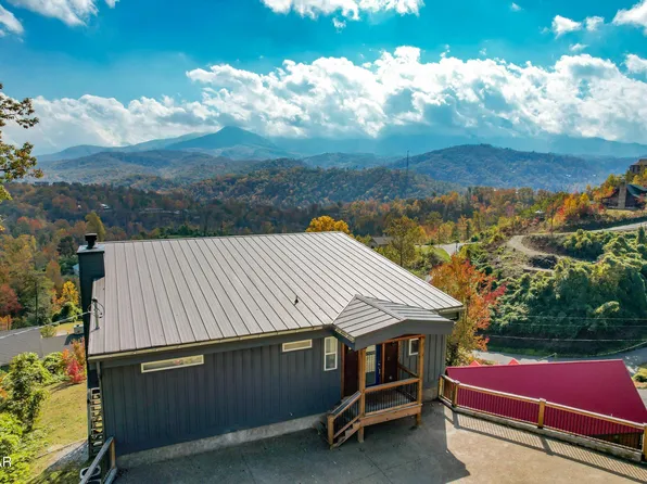 732 Beanstalk Rd, Gatlinburg, TN 37738