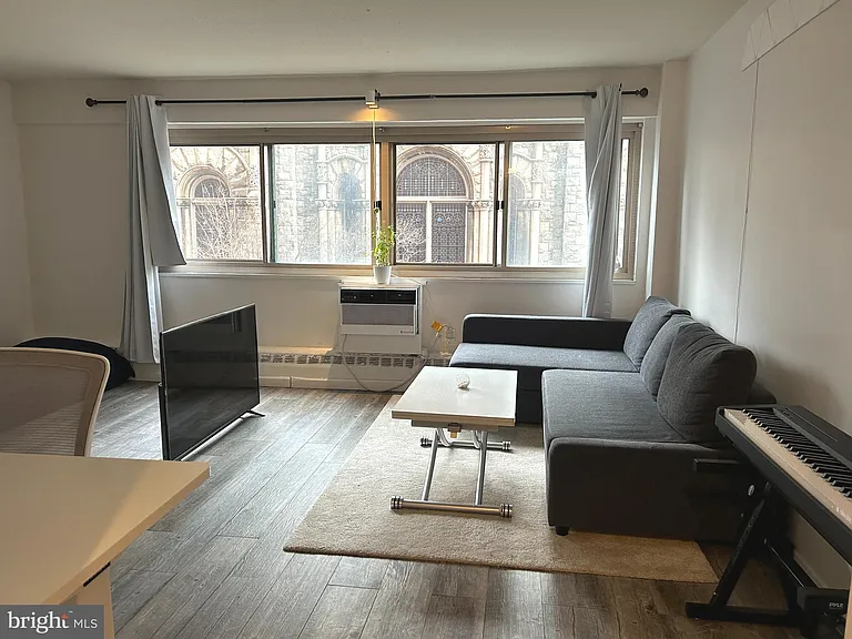 2101 Chestnut St #17-414 — Photo 1