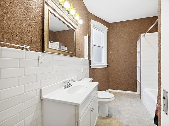 4th image of 5353 W Belle Plaine Ave #2