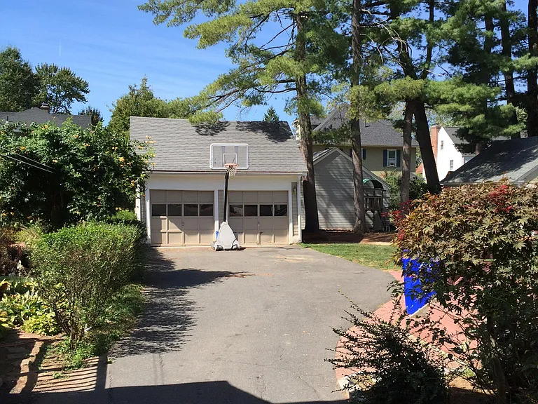 49 Penn Dr — Photo 23