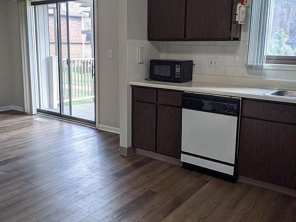 2nd image of 3920 Ridge Lea Rd APT A