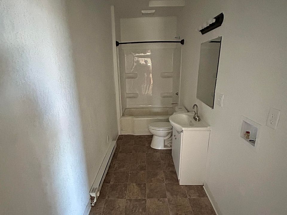 2nd image of 409 Harding Way E