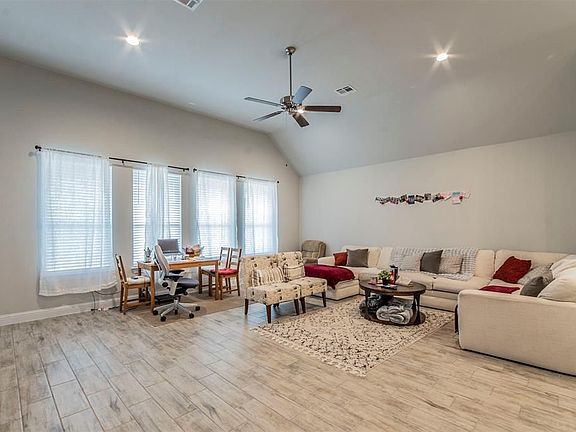 2nd image of 6828 Leonardo Dr