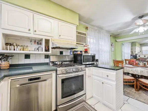 46 Western Avenue image 11 of 36