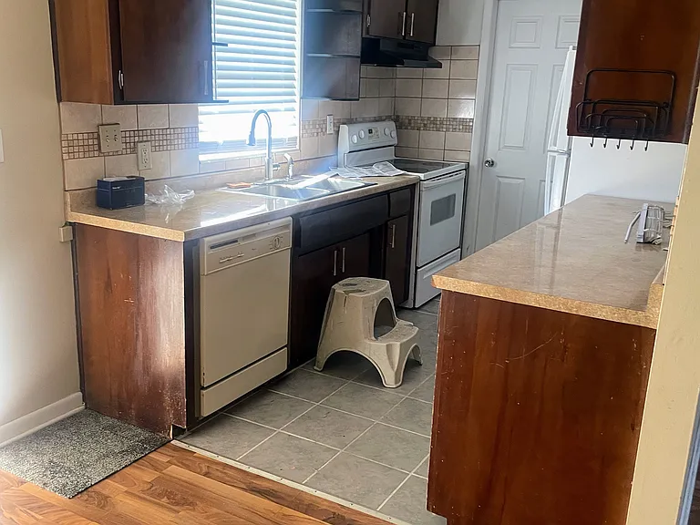2917 Holly St — Photo 8