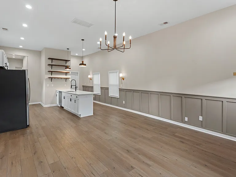 945 Goss Ave — Photo 8