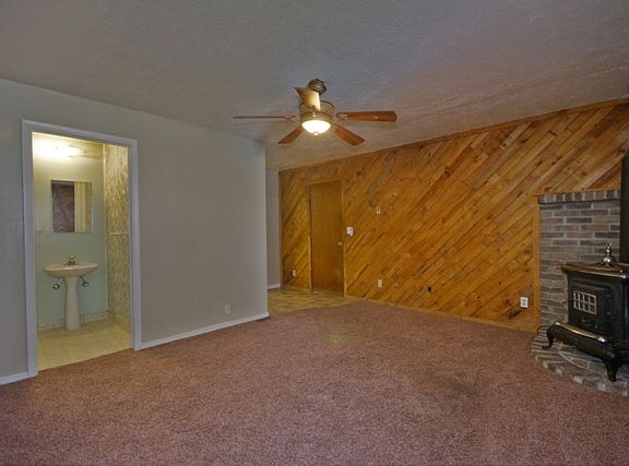 Family Rm & 1/2 Bath