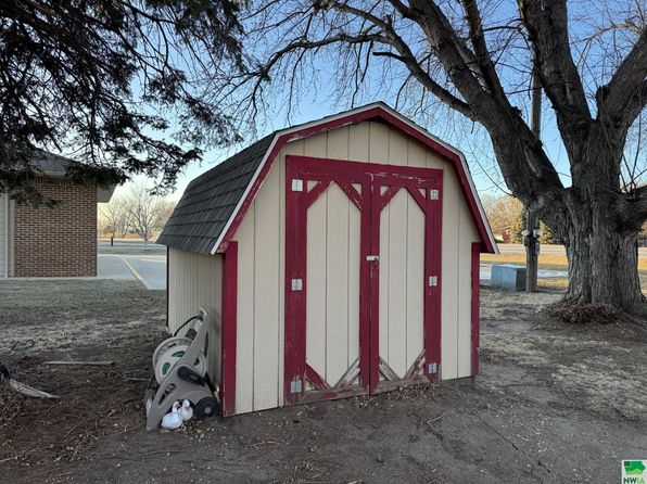 612 Olive Dr, Vermillion, SD 57069