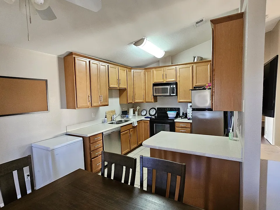 921 S Val Vista Dr #26