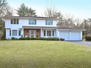 26 Bonaire Dr, Dix Hills, NY 11746