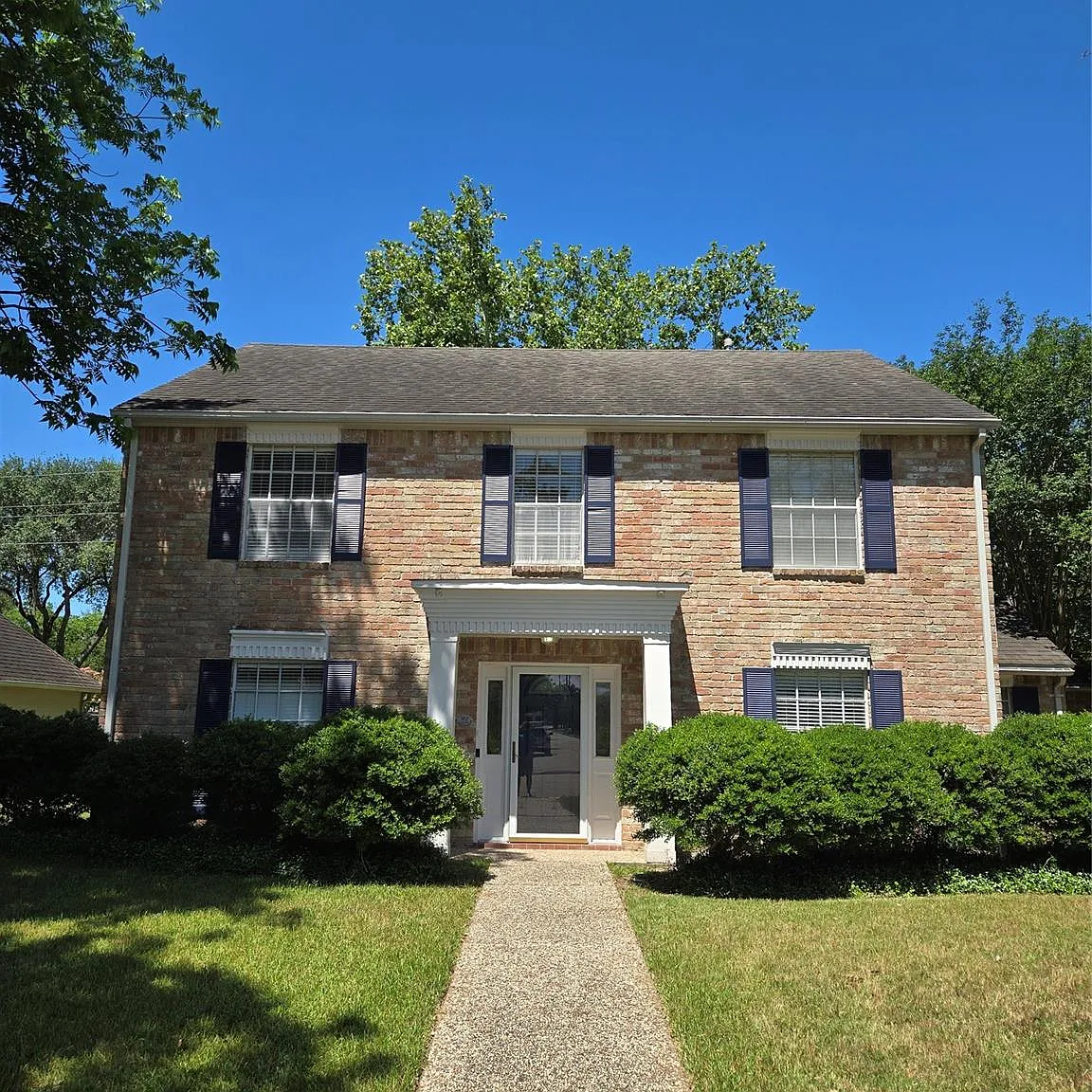4 bed, 2.5 bath, 2252 sqft, $2,500 — Photo 1