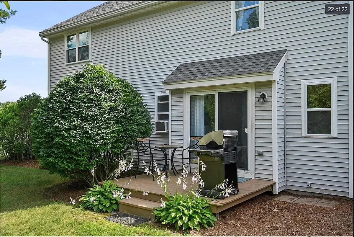 Building Photo - 4 W Hill Dr #C