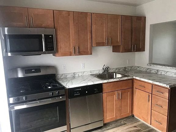 3rd image of 131 Lake Erie St #108DLE