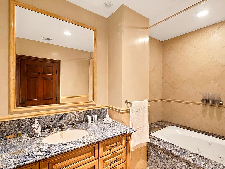 6138 Maryland Dr — Photo 23