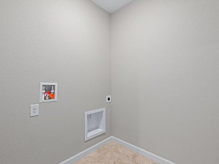 1573 Northcroft Dr — Photo 25