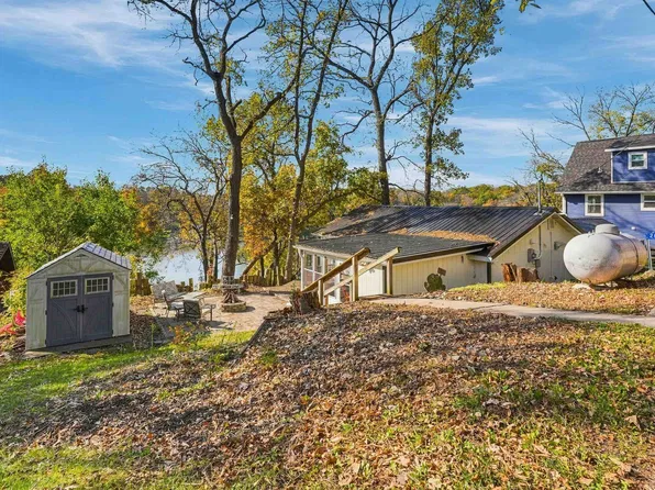 21580 259th St, Delhi, IA 52223
