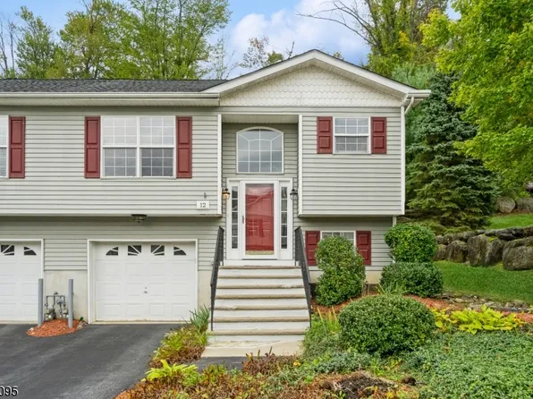 12 Oak Point Dr, Hamburg Boro, NJ 07419