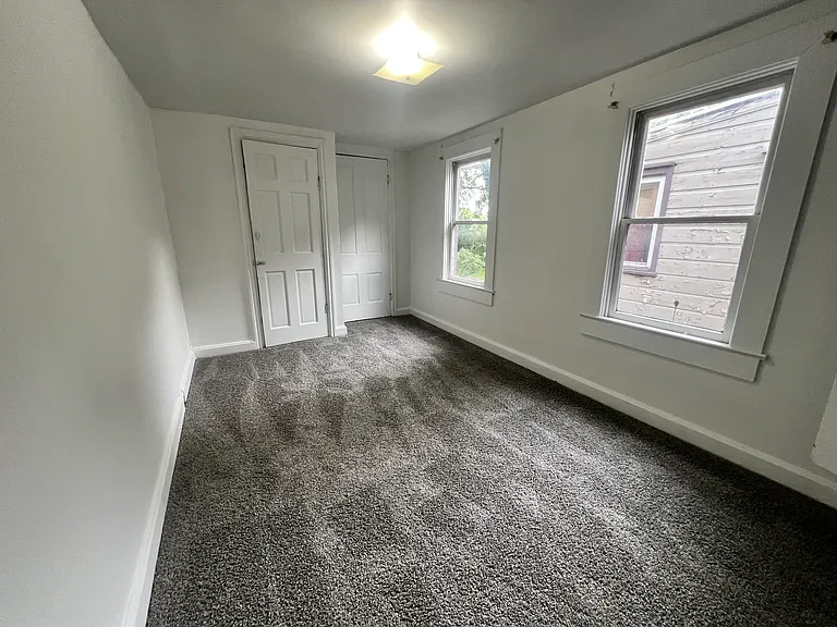 139 E Pomfret St — Photo 14