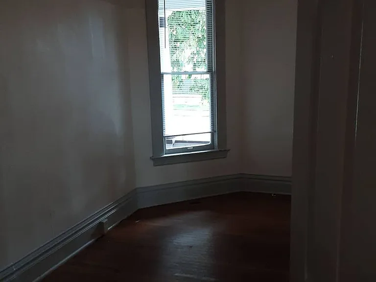 511 E Chestnut St — Photo 8