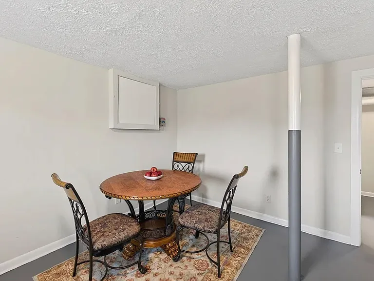 316 Carlton Rd — Photo 5
