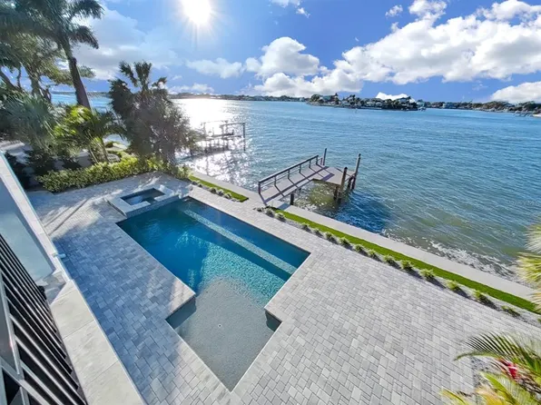 426 Buttonwood Ln, Largo, FL 33770