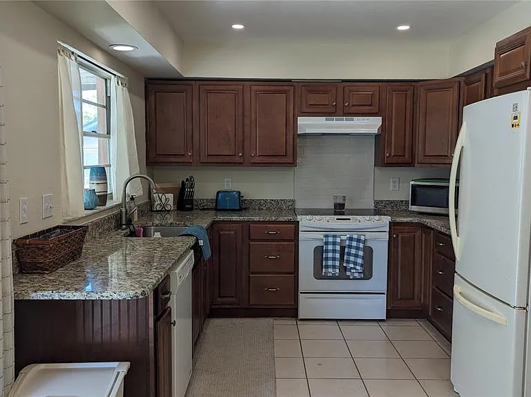 617 Indiana Ave — Photo 10