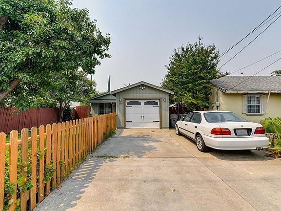 5th image of 2643 Taft St