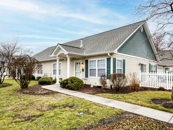 921 Garden Ln #921, Homewood, IL 60430