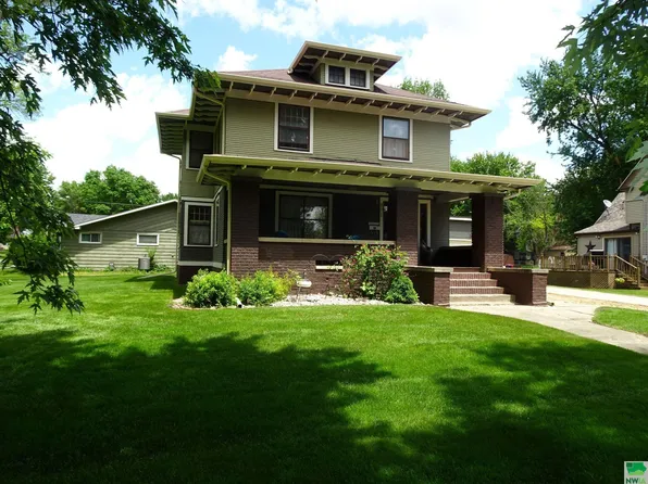 801 8th St, Sheldon, IA 51201