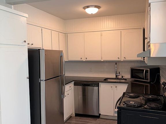 3rd image of 3853 Riverside Dr #3854