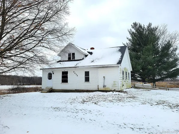 5435 Byron Rd, Howell, MI 48855