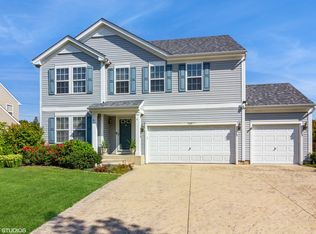 560 Gray Ave, Elburn, IL 60119