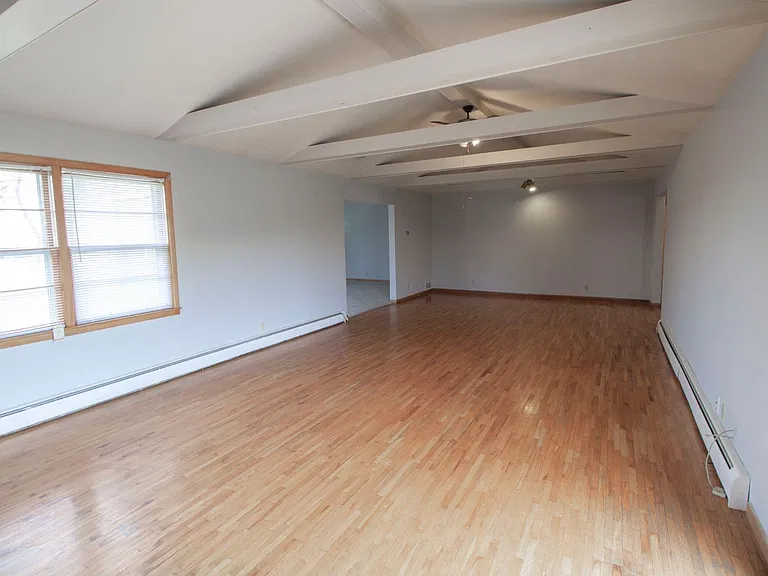 1303 Smiley Ln — Photo 17