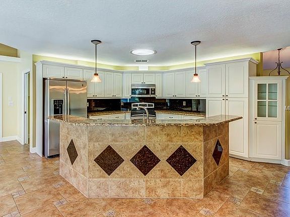 4th image of 800 Pheasant Run Ct