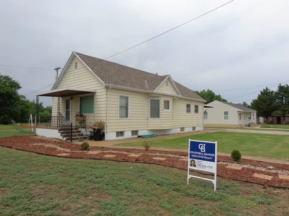 820 Dorrance St, Ellis, KS 67637