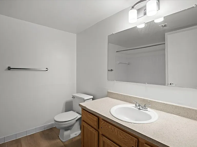 Willow Tree Apartments — Photo 23