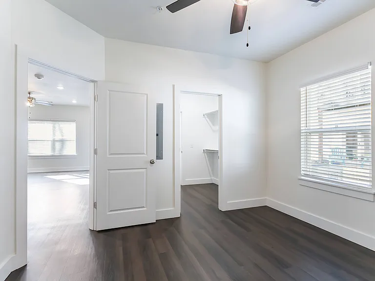 The Lakewood House Apartments — Photo 22