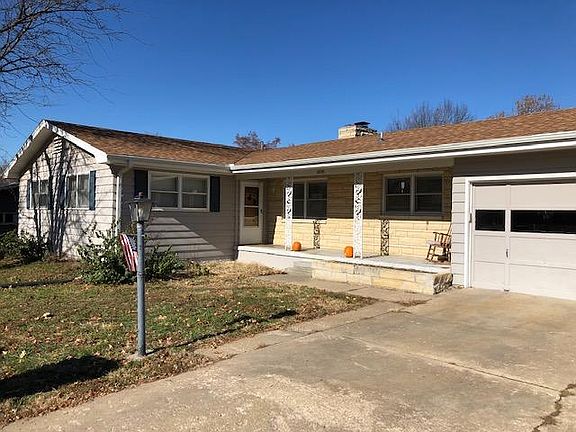 This is the entrance to the main floor unit, the lower level has lots of sunlight because it is a walkout unit. Entrance is on the complete other side of the home with private sidewalk, so you don't have to cross paths at all:-)