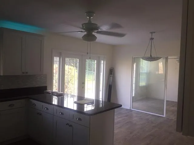 1921 SE Oxmoor Ter — Photo 1