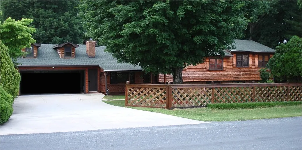 1 bed, 3500 sqft, $900 — Photo 1