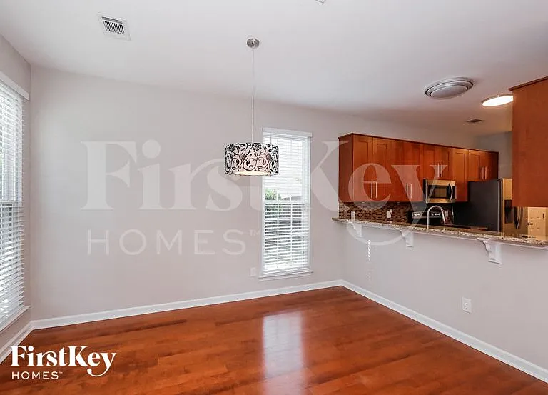 1018 Salmon River Dr — Photo 5