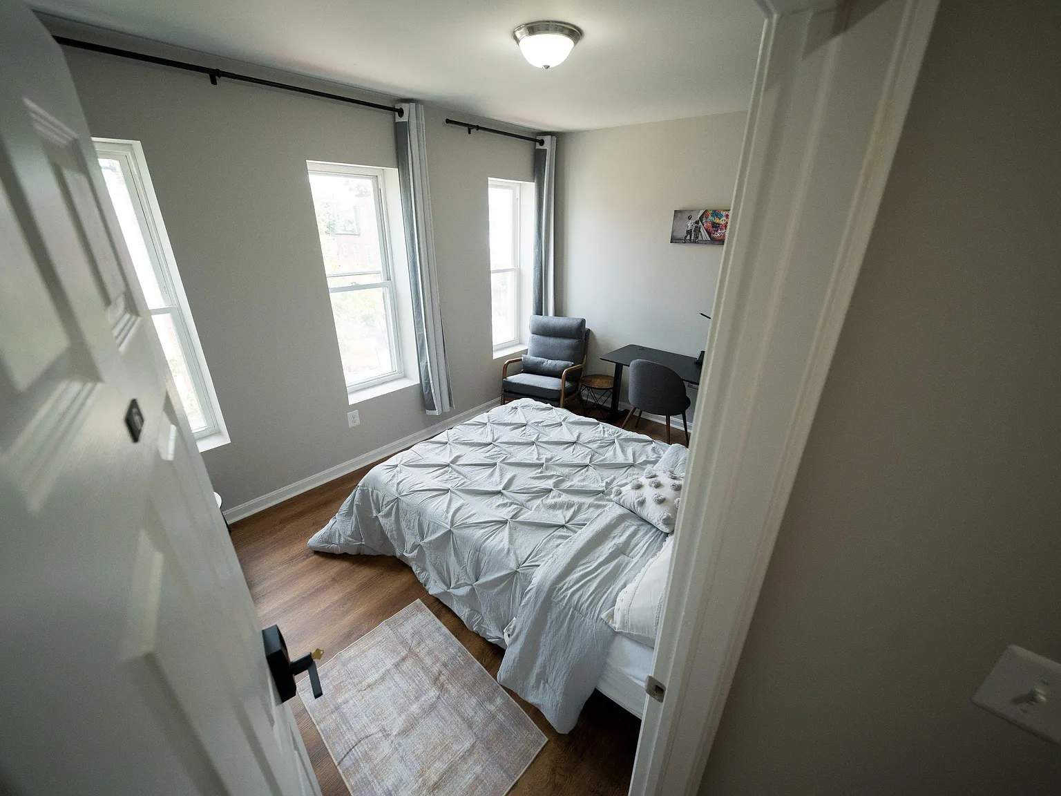 4 bed, 3.0 bath, 1900 sqft, $1,118 — Photo 2