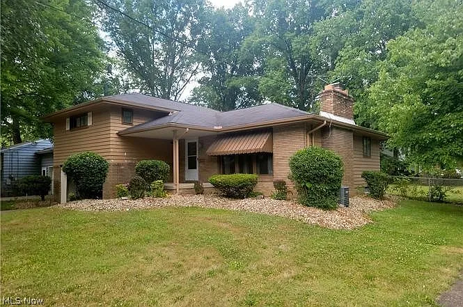 1370 Bingham Ave NW photo 1