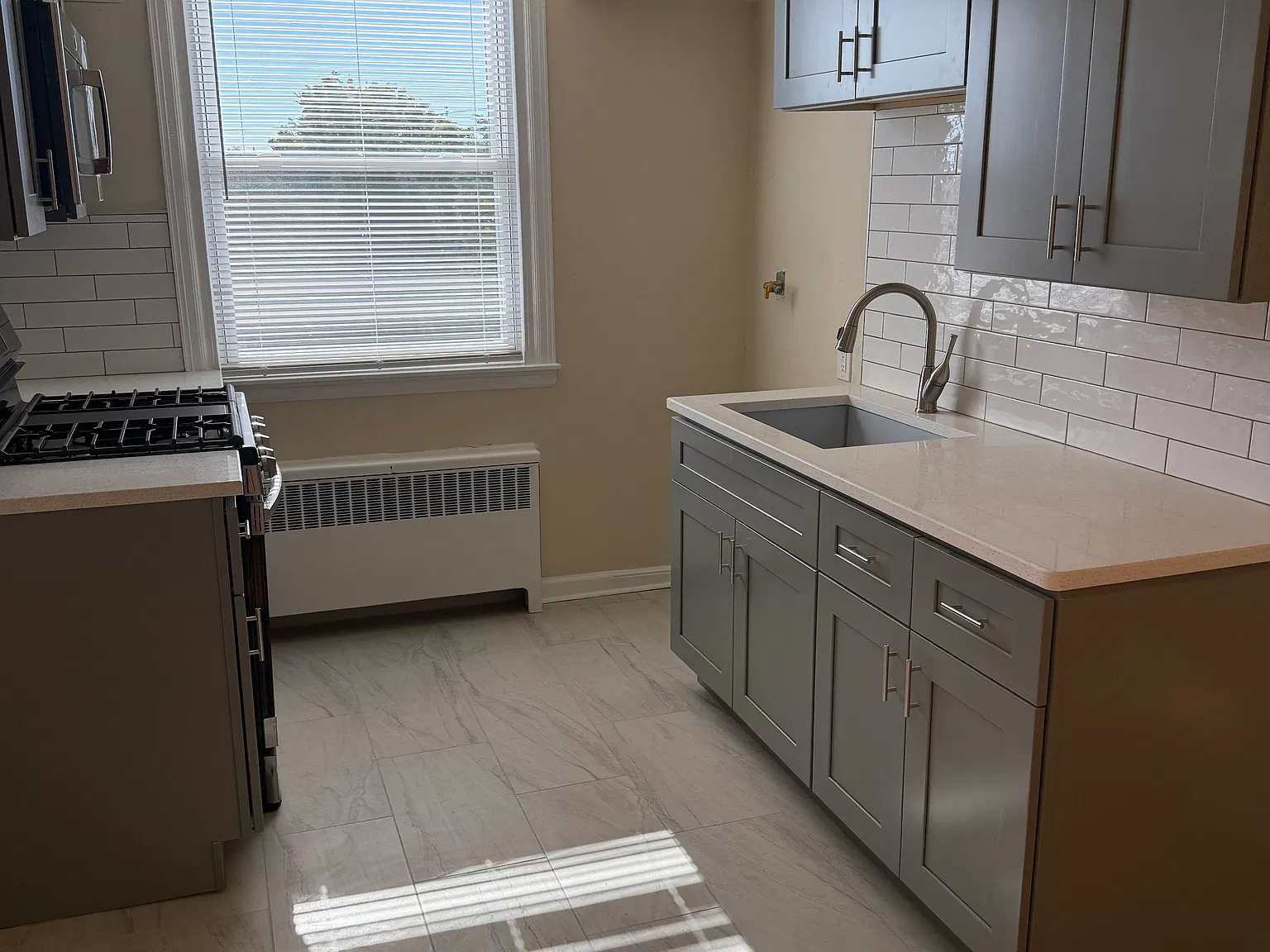 2 bed, 920 sqft, $1,500 — Photo 3